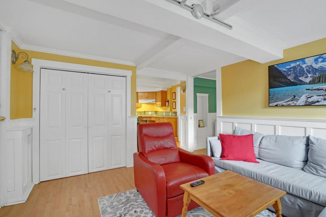 Artsy Private Guest Suite With Outdoor Saloon Vancouver Exterior foto