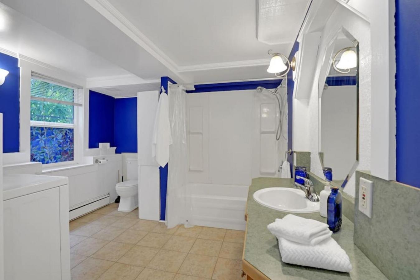 Artsy Private Guest Suite With Outdoor Saloon Vancouver Exterior foto